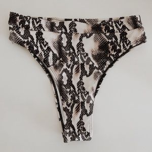 High waisted Bikini Bottoms🤍